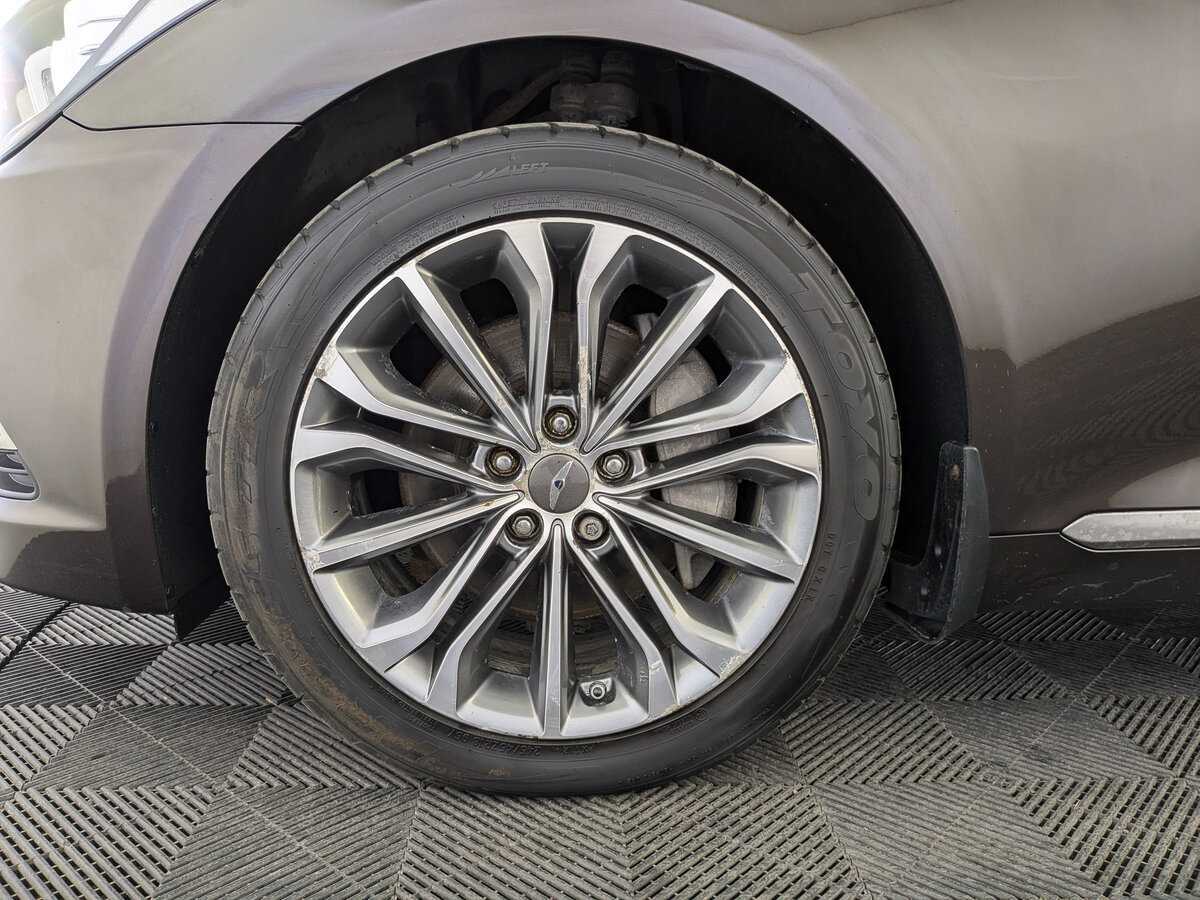 Hyundai Genesis с пробегом — 2015 год. Фото: #16