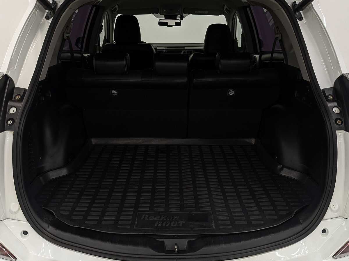 Toyota RAV4 с пробегом — 2017 год. Фото: #9