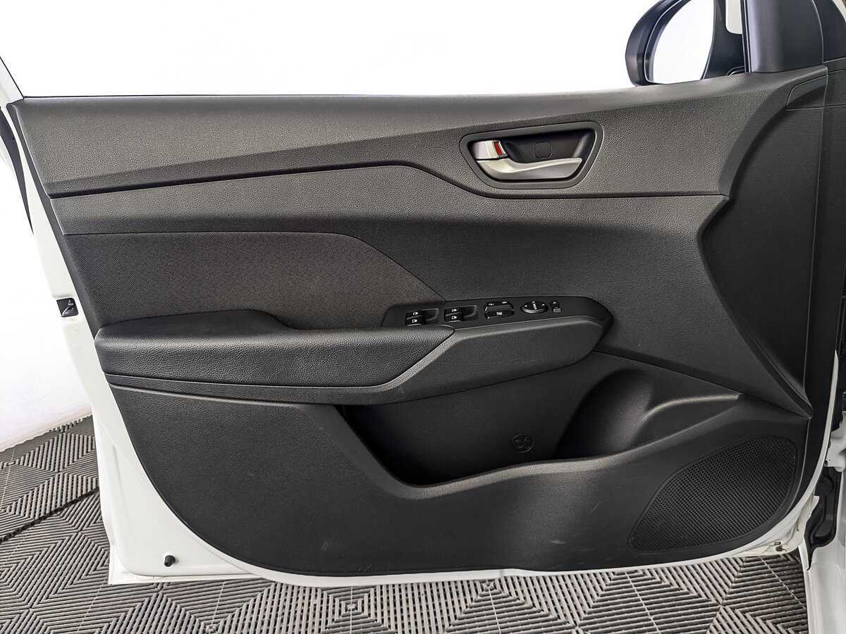 Hyundai Solaris с пробегом — 2017 год. Фото: #18