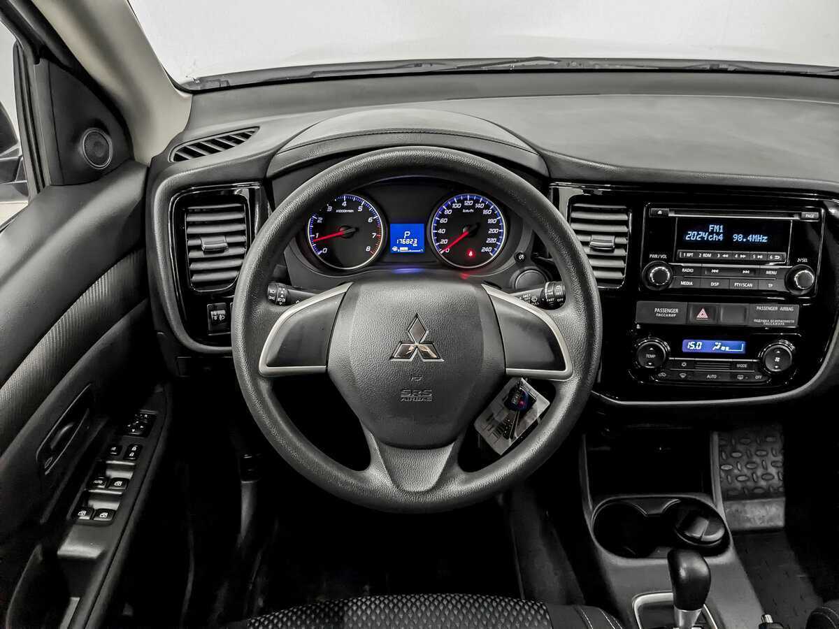 Mitsubishi Outlander с пробегом — 2015 год. Фото: #20