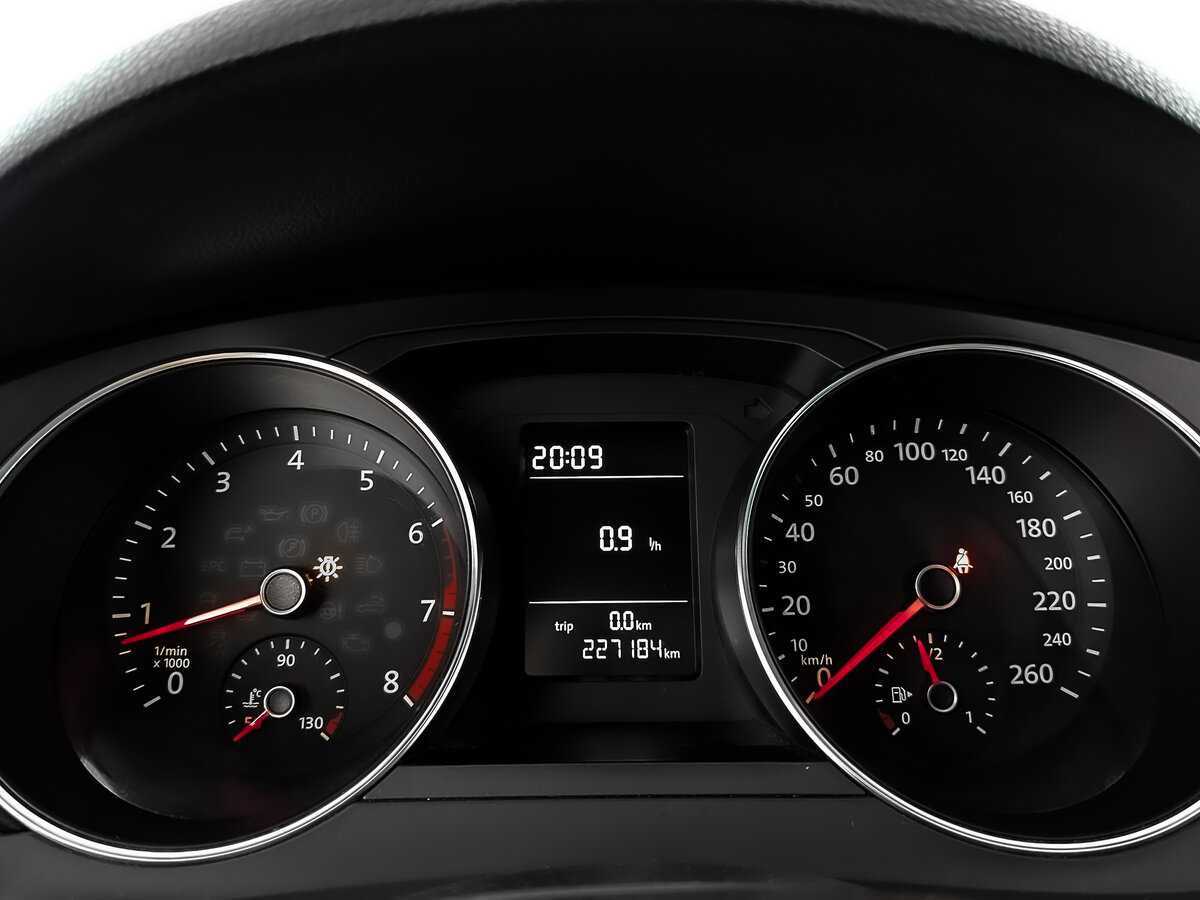 Volkswagen Jetta с пробегом — 2016 год. Фото: #15