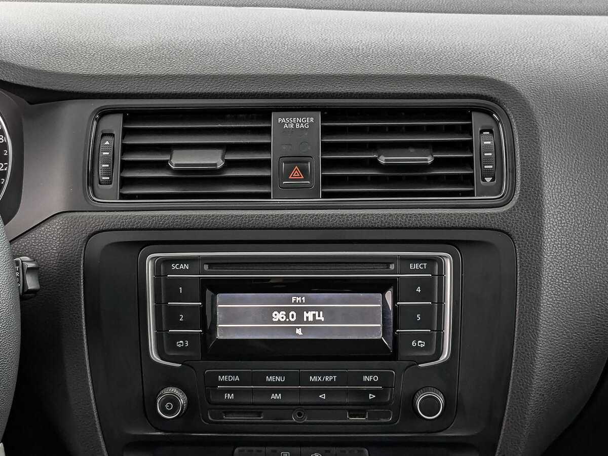 Volkswagen Jetta с пробегом — 2016 год. Фото: #16