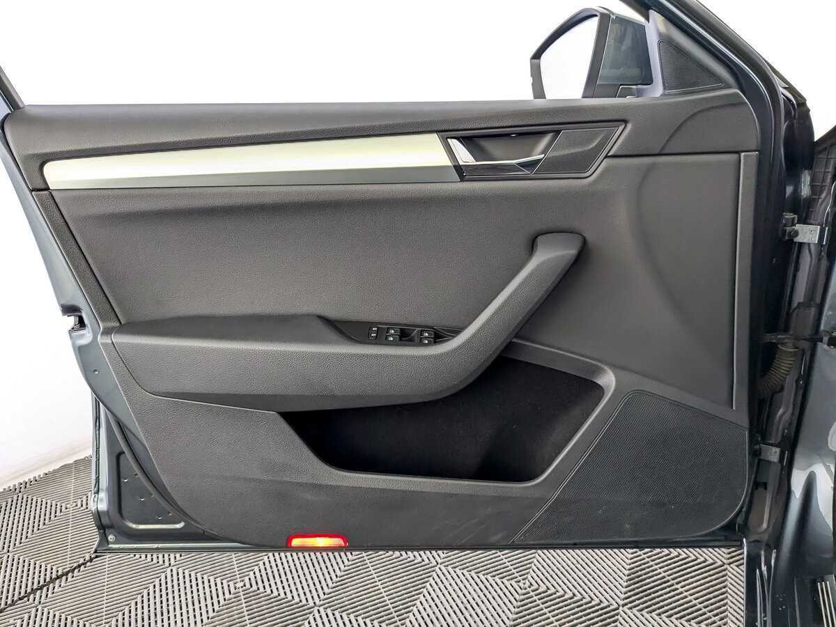 Skoda Superb с пробегом — 2019 год. Фото: #18