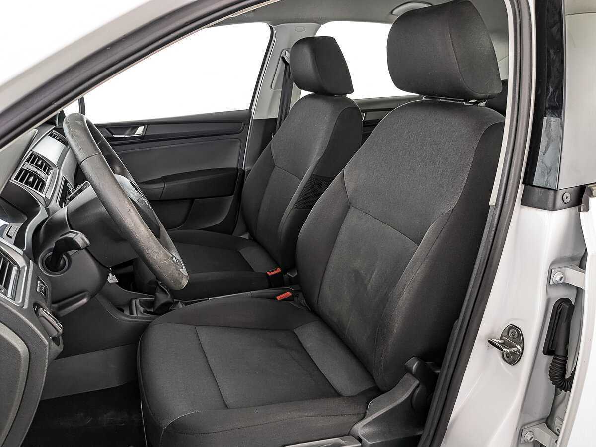Skoda Rapid с пробегом — 2019 год. Фото: #19