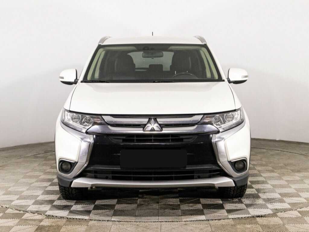 Mitsubishi Outlander с пробегом — 2016 год. Фото: #1