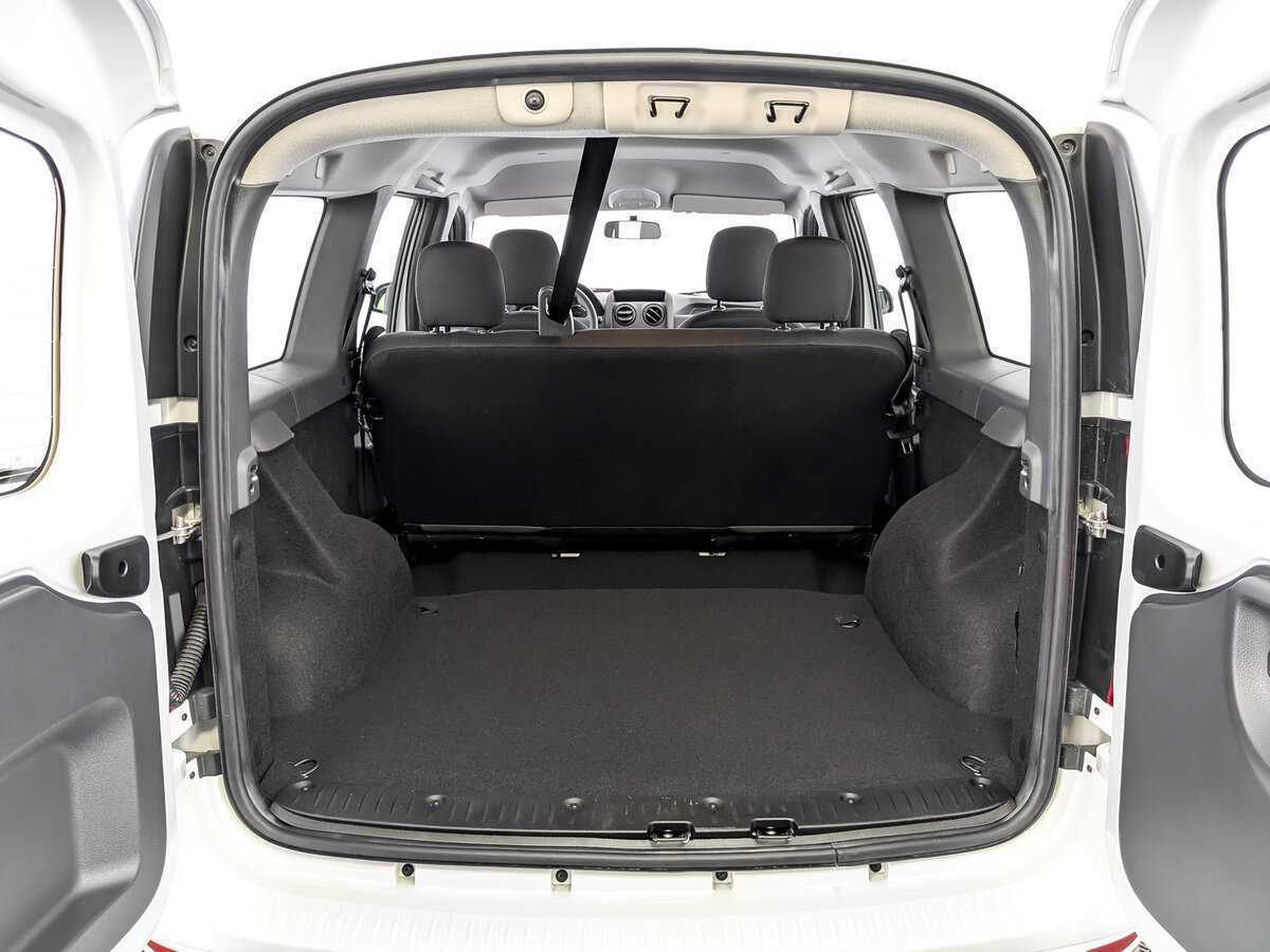 Lada (ВАЗ) Largus с пробегом — 2024 год. Фото: #9