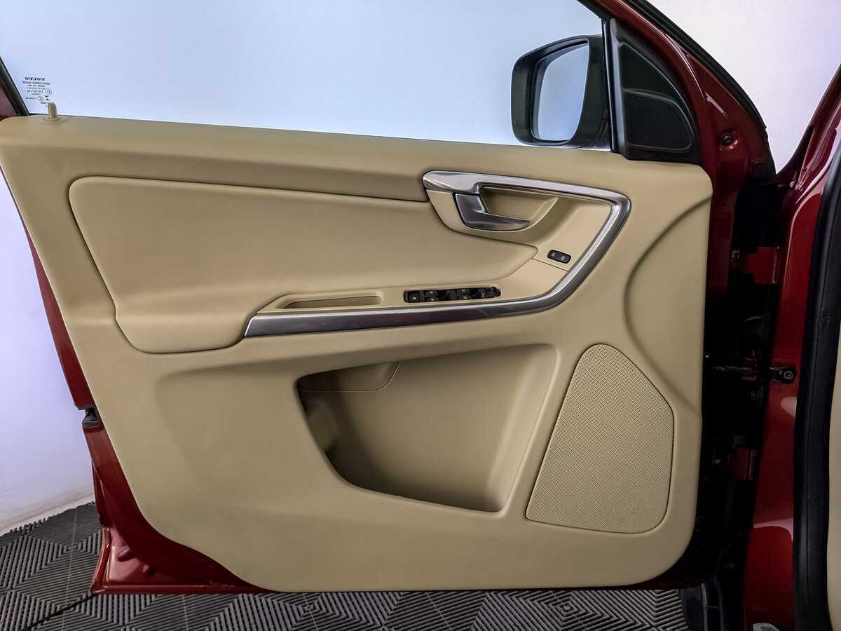 Volvo XC60 с пробегом — 2013 год. Фото: #16