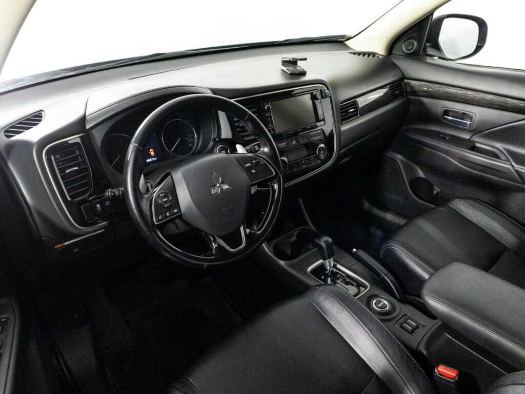 Mitsubishi Outlander с пробегом — 2016 год. Фото: #10
