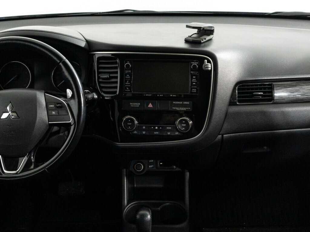 Mitsubishi Outlander с пробегом — 2016 год. Фото: #13