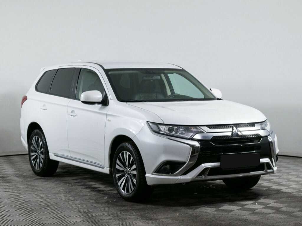 Mitsubishi Outlander с пробегом — 2022 год. Фото: #2