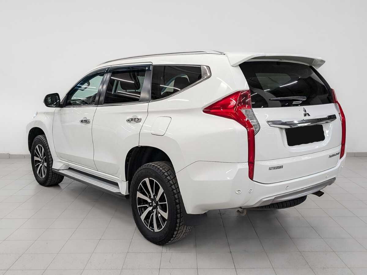 Mitsubishi Pajero Sport с пробегом — 2017 год. Фото: #6