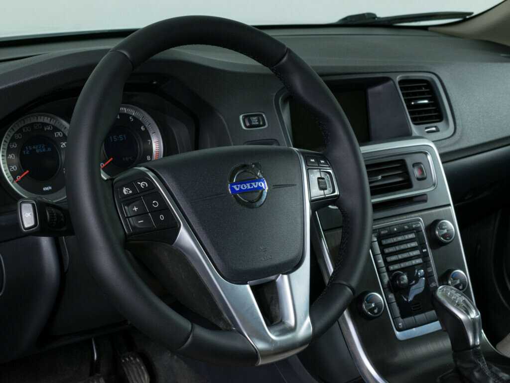 Volvo S60 с пробегом — 2012 год. Фото: #10