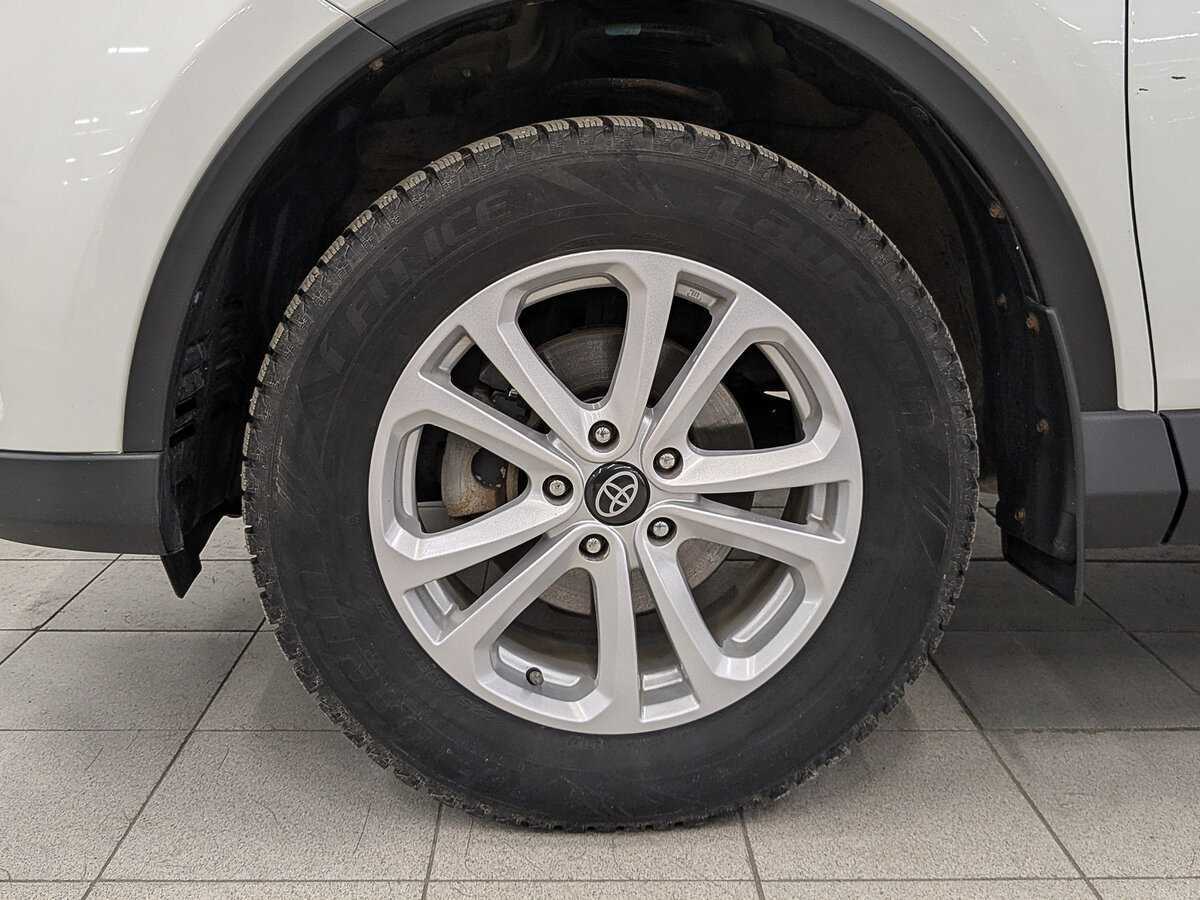 Toyota RAV4 с пробегом — 2017 год. Фото: #11