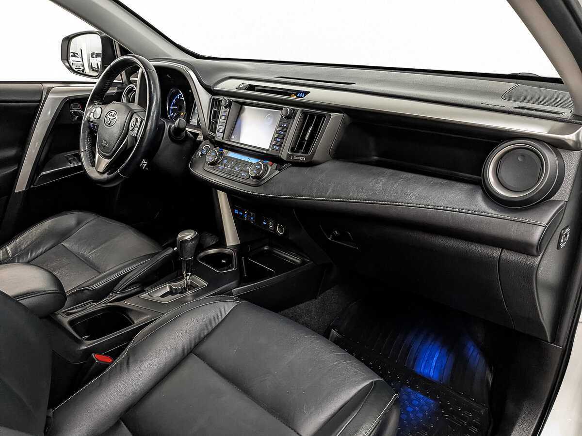 Toyota RAV4 с пробегом — 2017 год. Фото: #12