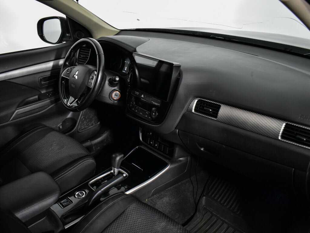 Mitsubishi Outlander с пробегом — 2017 год. Фото: #12
