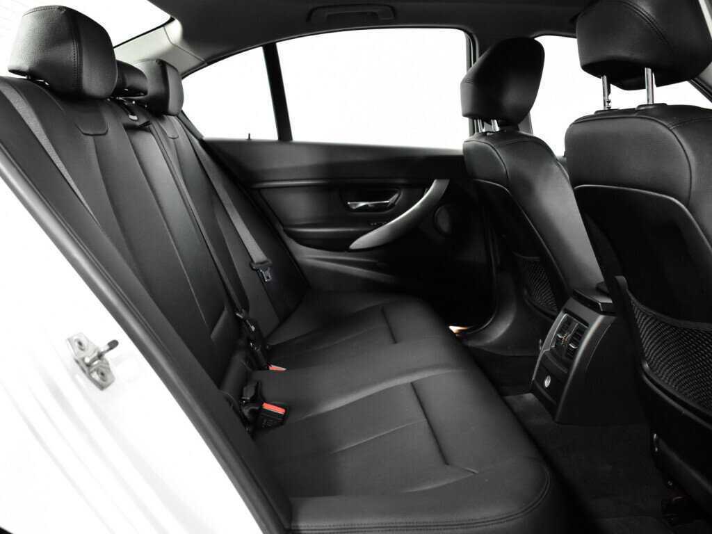 BMW 3 серии с пробегом — 2015 год. Фото: #9