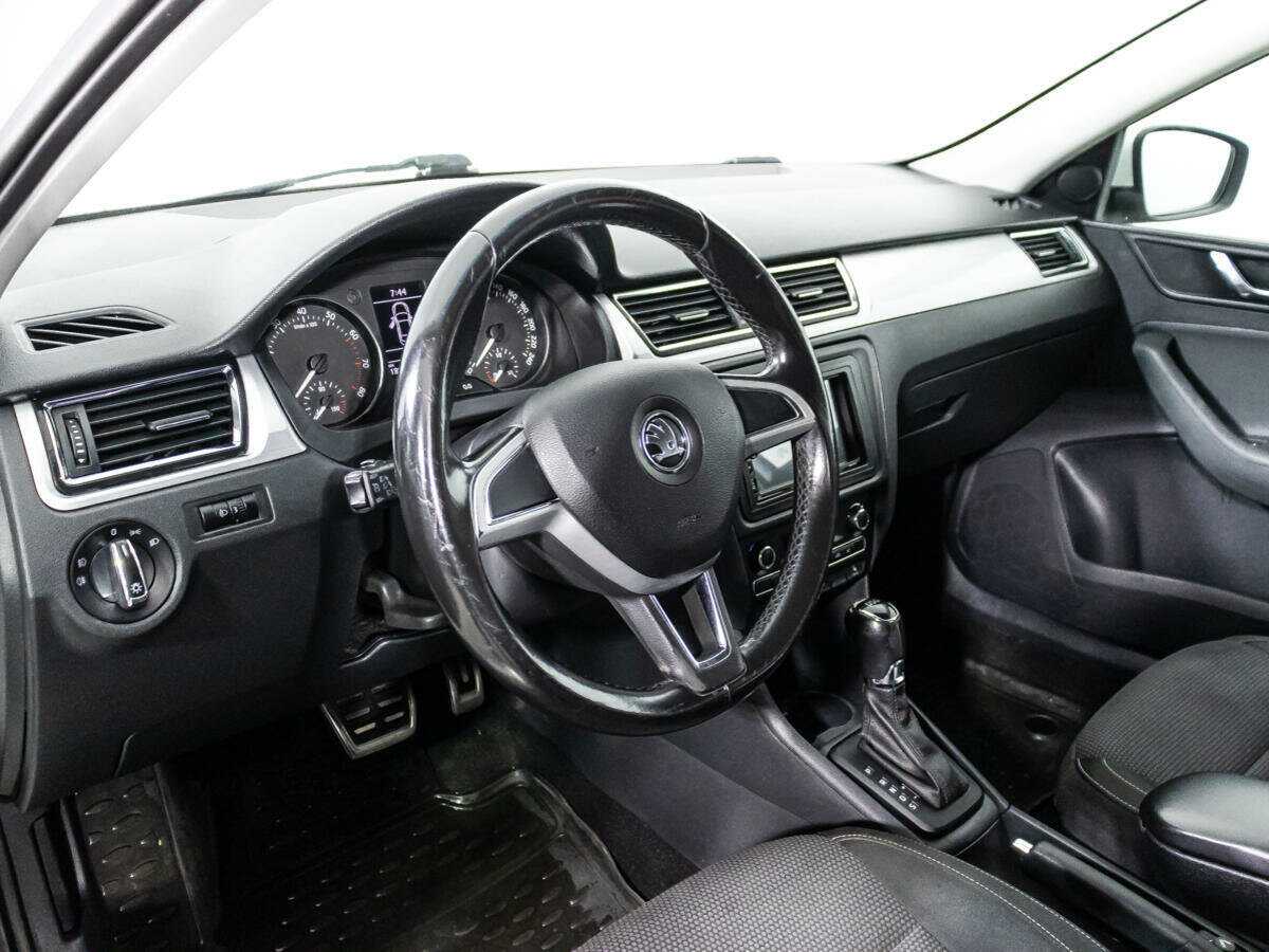 Skoda Rapid с пробегом — 2014 год. Фото: #6