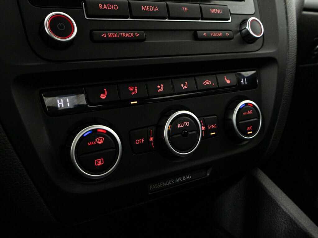 Volkswagen Jetta с пробегом — 2012 год. Фото: #14