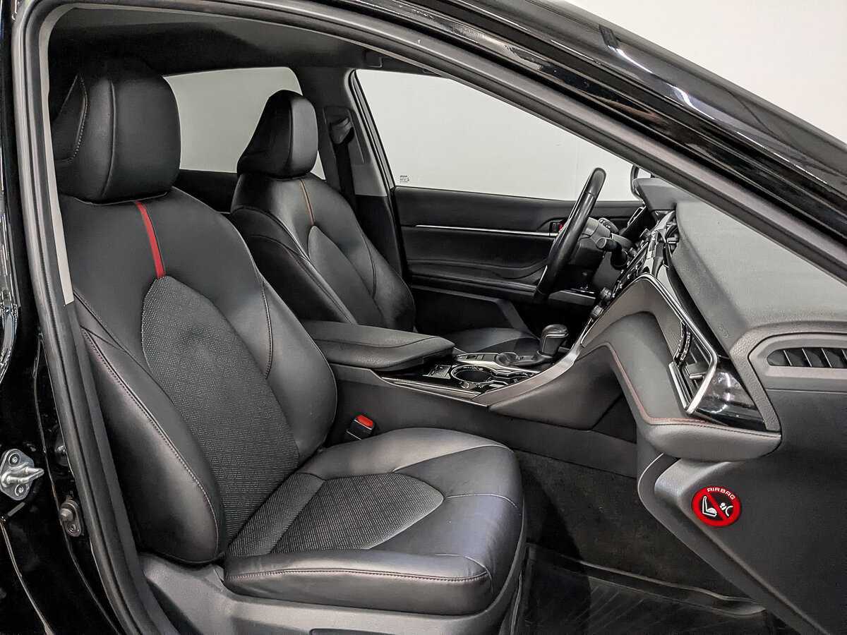 Toyota Camry с пробегом — 2020 год. Фото: #23