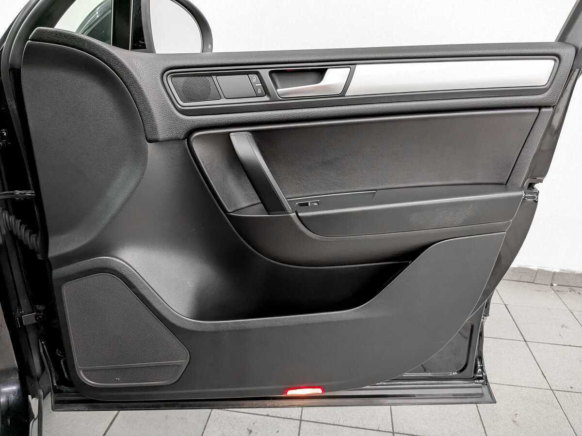 Volkswagen Touareg с пробегом — 2013 год. Фото: #22