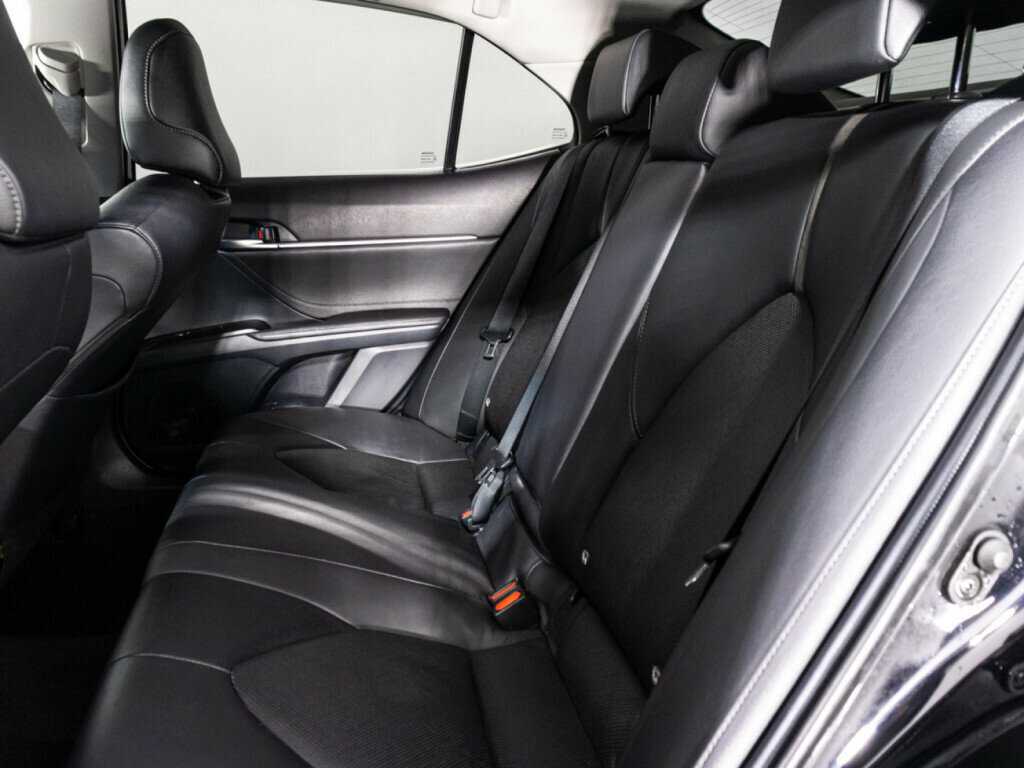 Toyota Camry с пробегом — 2021 год. Фото: #9