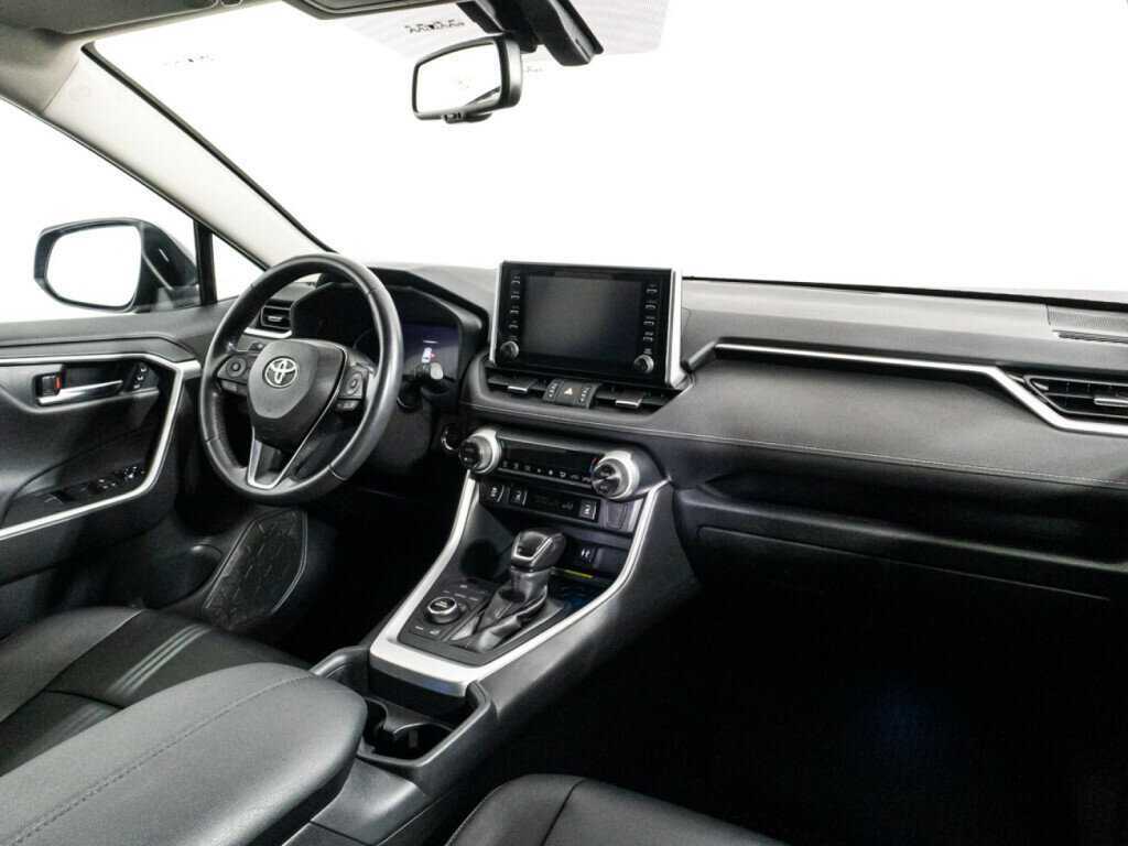 Toyota RAV4 с пробегом — 2020 год. Фото: #8