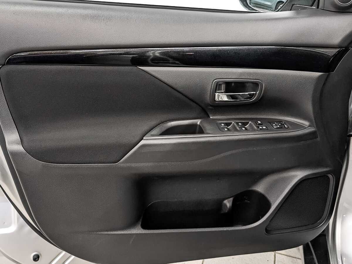 Mitsubishi Outlander с пробегом — 2020 год. Фото: #18