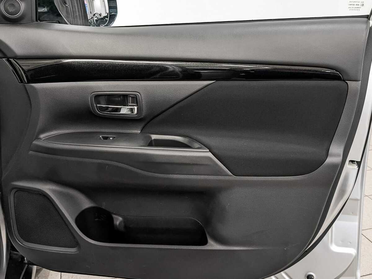 Mitsubishi Outlander с пробегом — 2020 год. Фото: #23