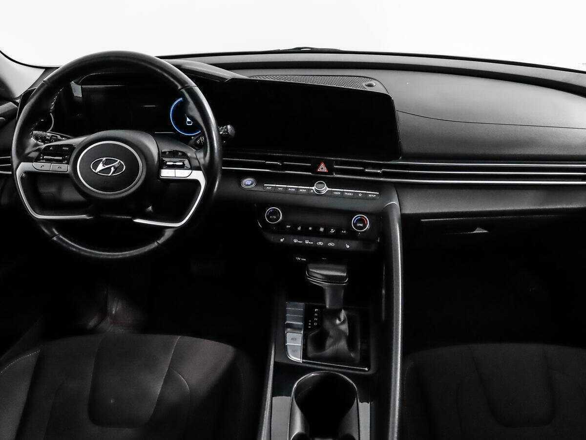 Hyundai Elantra с пробегом — 2021 год. Фото: #14