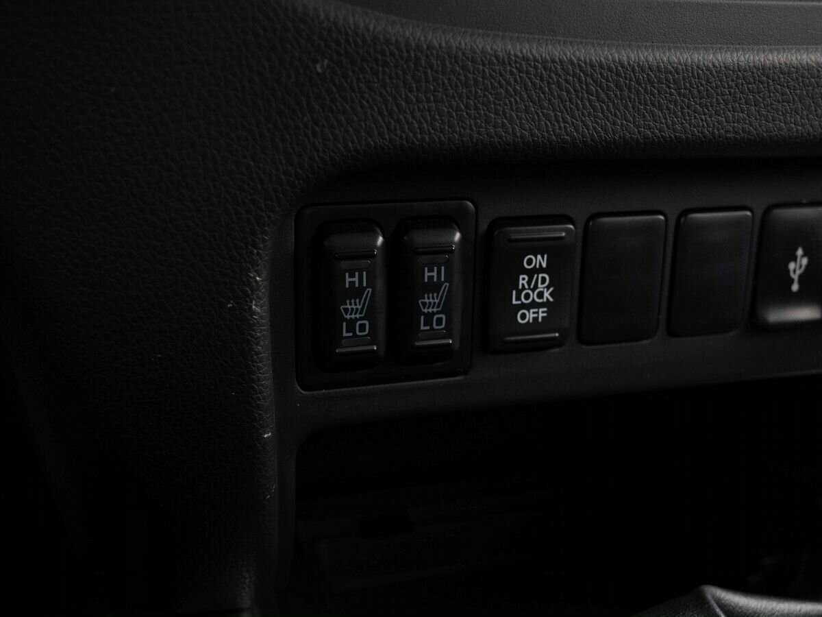 Mitsubishi Pajero Sport с пробегом — 2017 год. Фото: #19