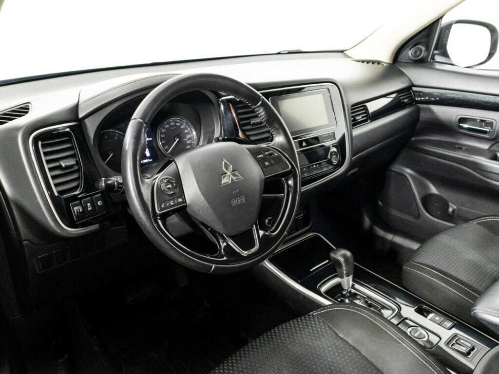 Mitsubishi Outlander с пробегом — 2018 год. Фото: #10