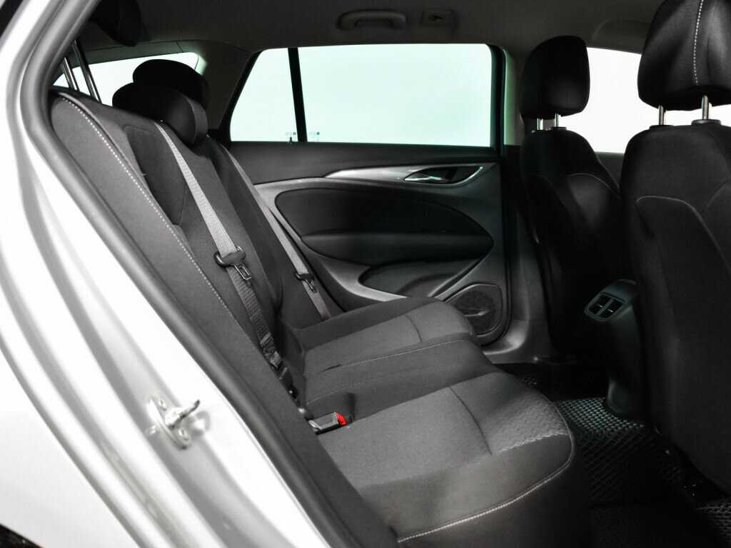 Opel Insignia с пробегом — 2018 год. Фото: #9