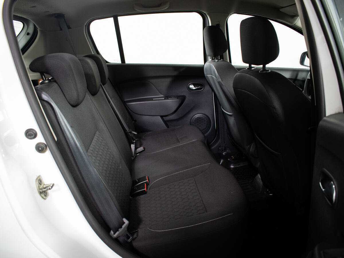 Renault Sandero с пробегом — 2014 год. Фото: #9