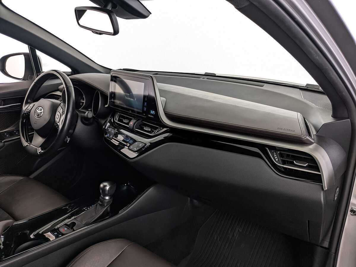 Toyota C-HR с пробегом — 2017 год. Фото: #12