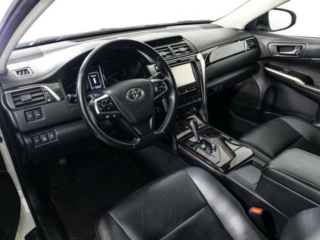 Toyota Camry с пробегом — 2015 год. Фото: #10