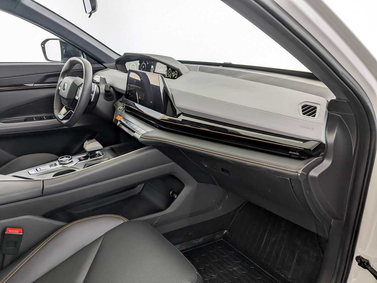 Changan UNI-V с пробегом — 2023 год. Фото: #10