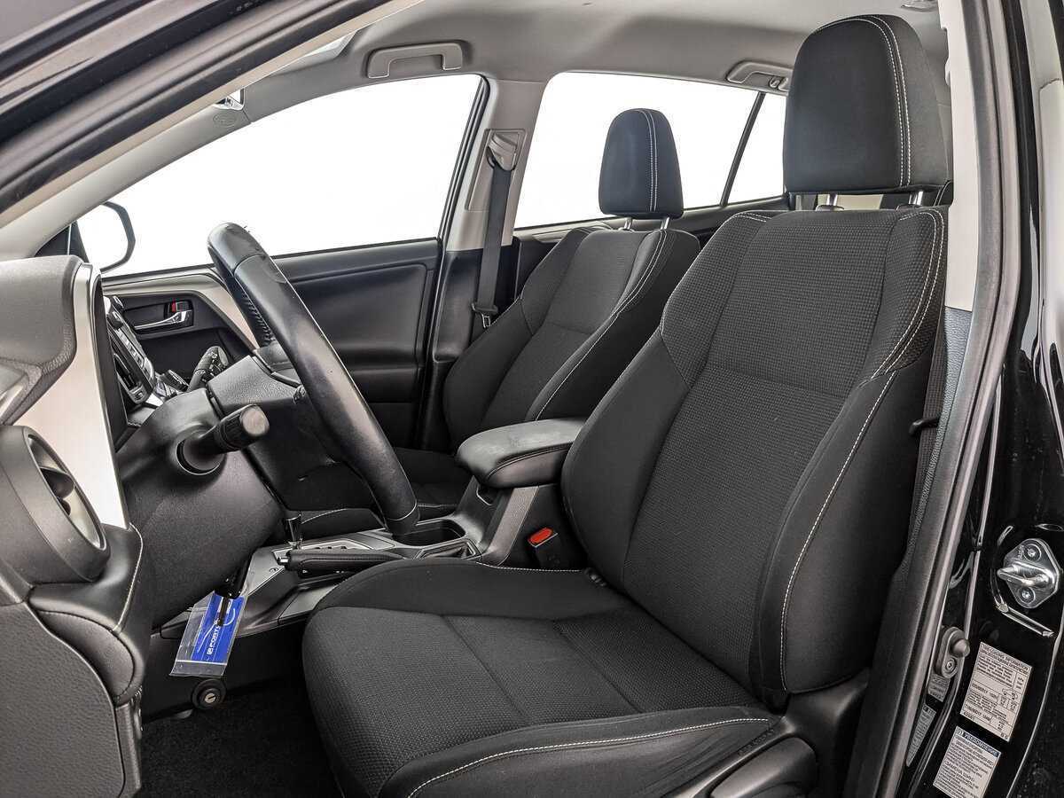 Toyota RAV4 с пробегом — 2017 год. Фото: #18