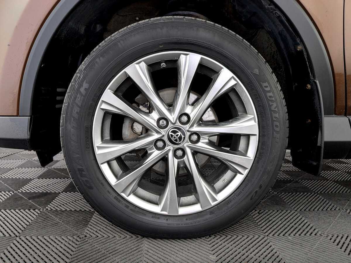 Toyota RAV4 с пробегом — 2017 год. Фото: #17
