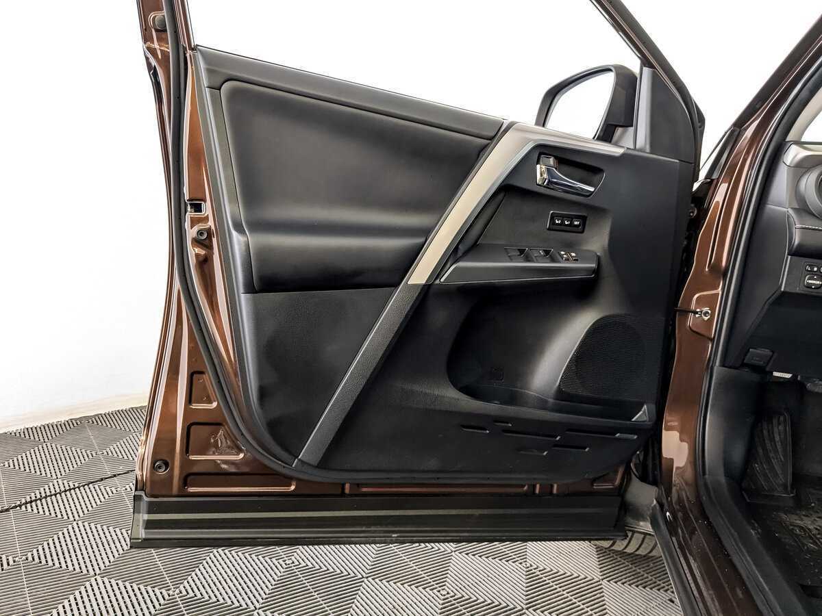 Toyota RAV4 с пробегом — 2017 год. Фото: #18