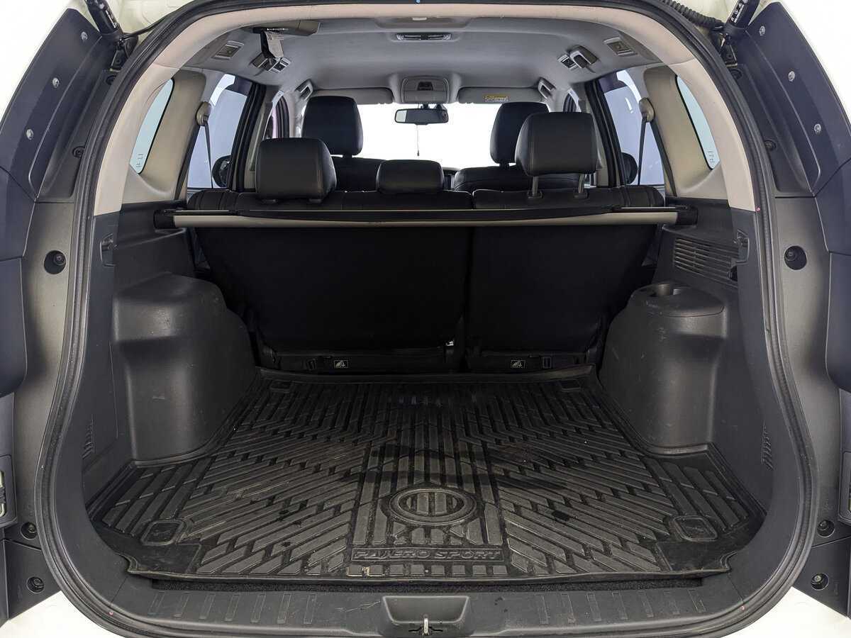 Mitsubishi Pajero Sport с пробегом — 2017 год. Фото: #9