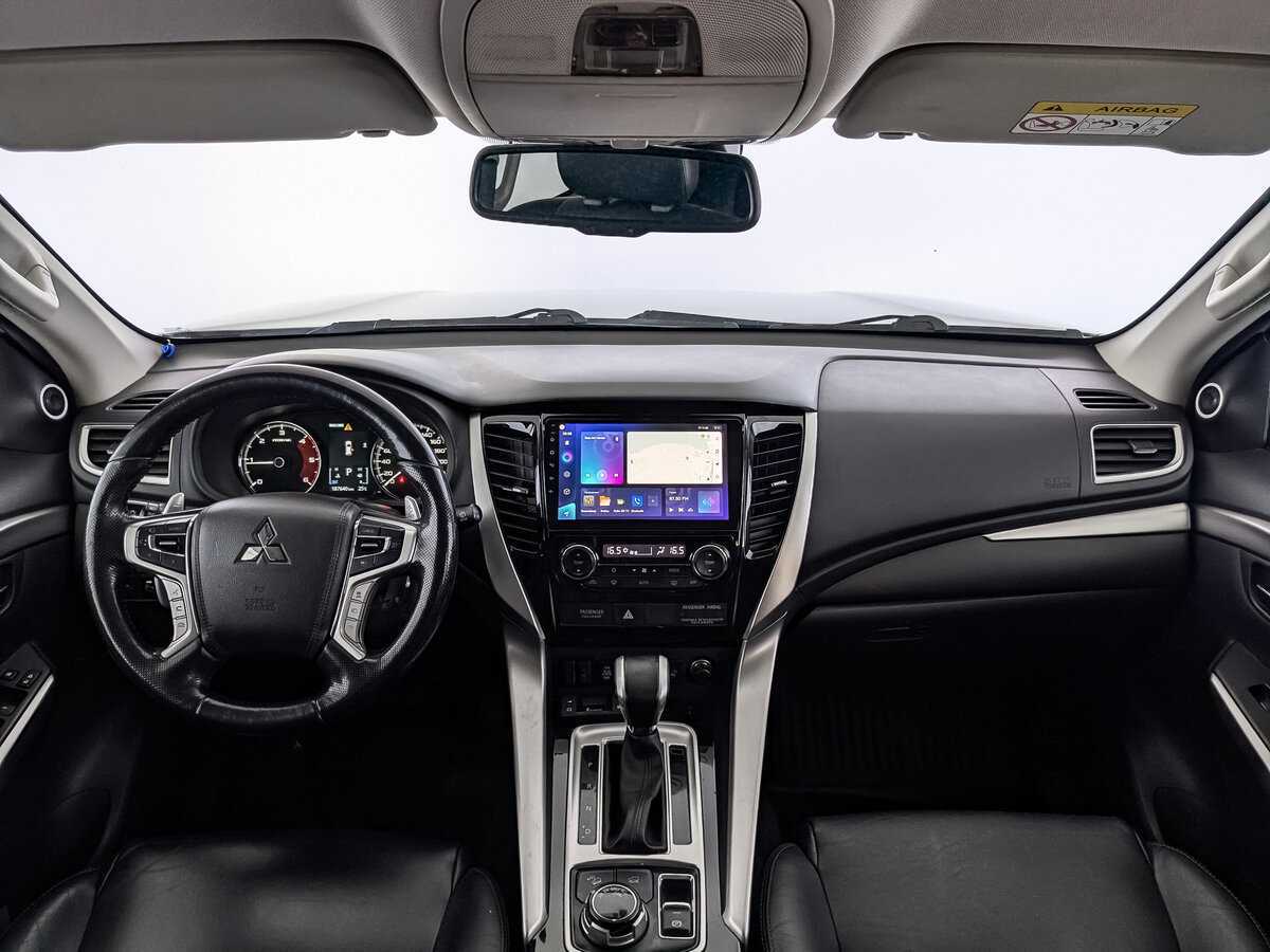 Mitsubishi Pajero Sport с пробегом — 2017 год. Фото: #11