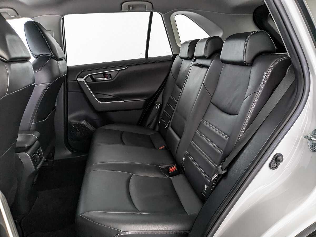 Toyota RAV4 с пробегом — 2021 год. Фото: #17