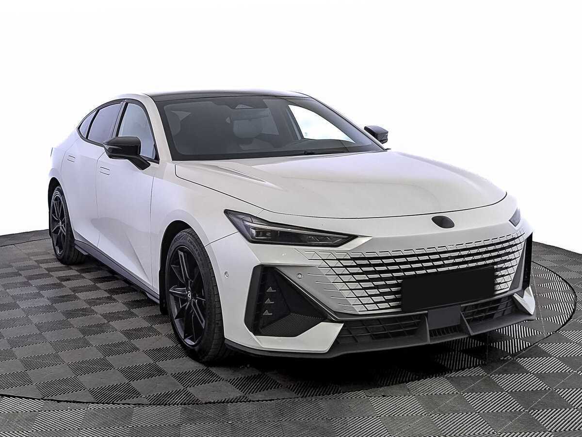 Changan UNI-V с пробегом — 2023 год. Фото: #2