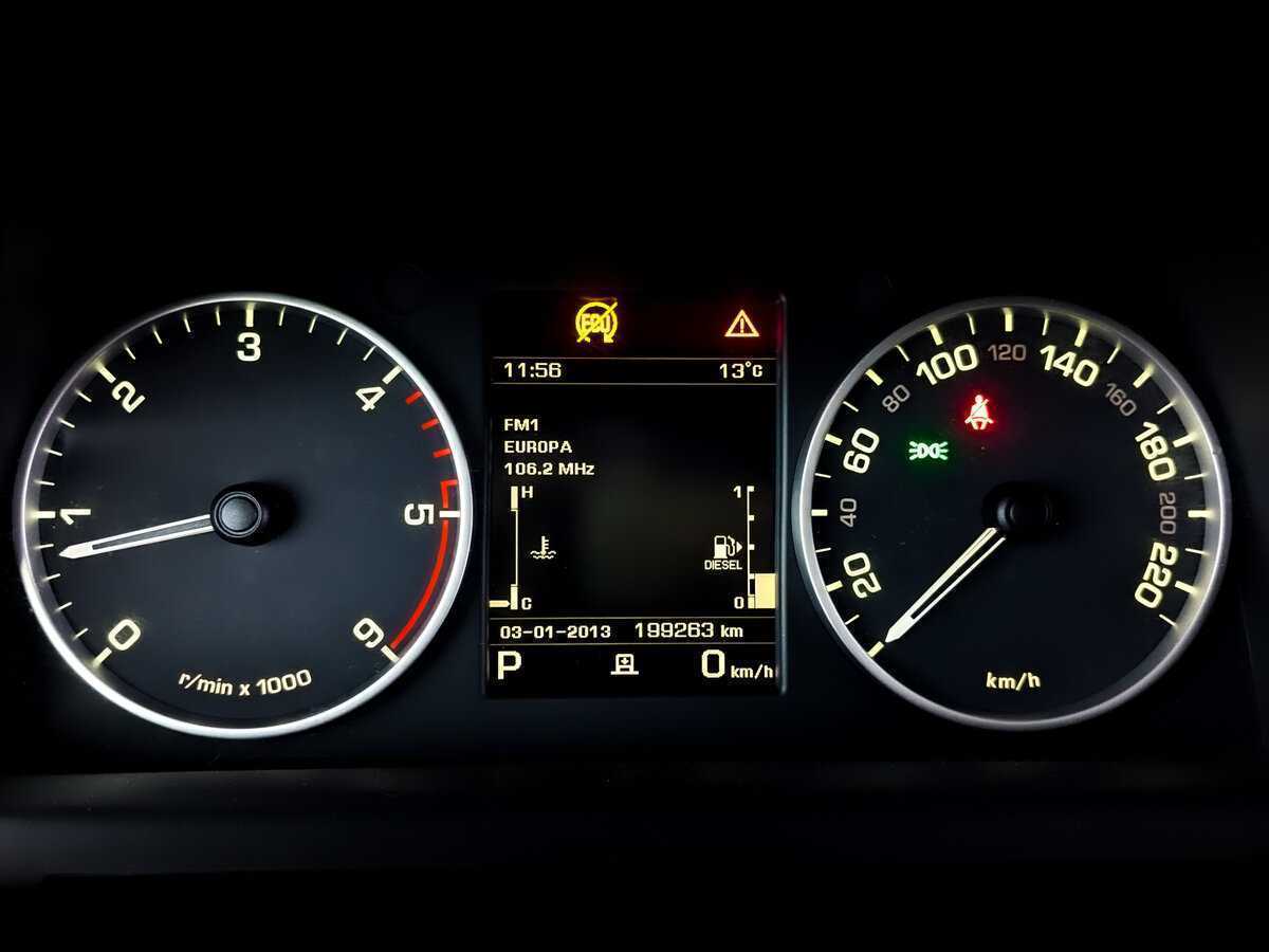 Land Rover Discovery с пробегом — 2015 год. Фото: #11