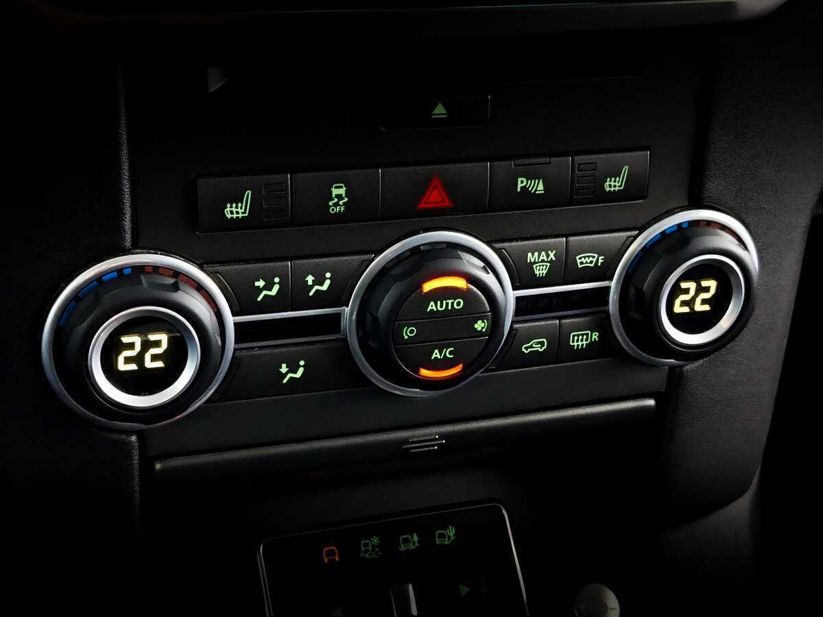 Land Rover Discovery с пробегом — 2015 год. Фото: #22