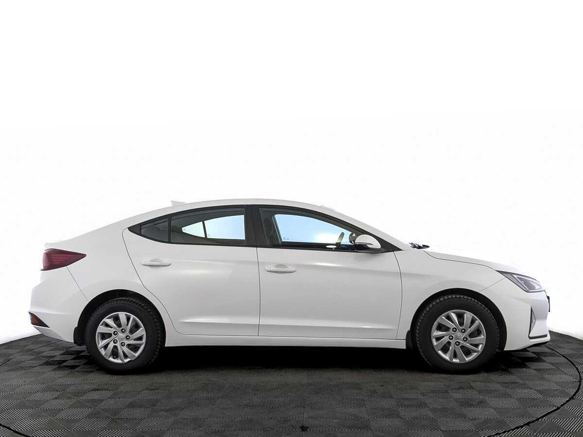 Hyundai Elantra с пробегом — 2019 год. Фото: #3