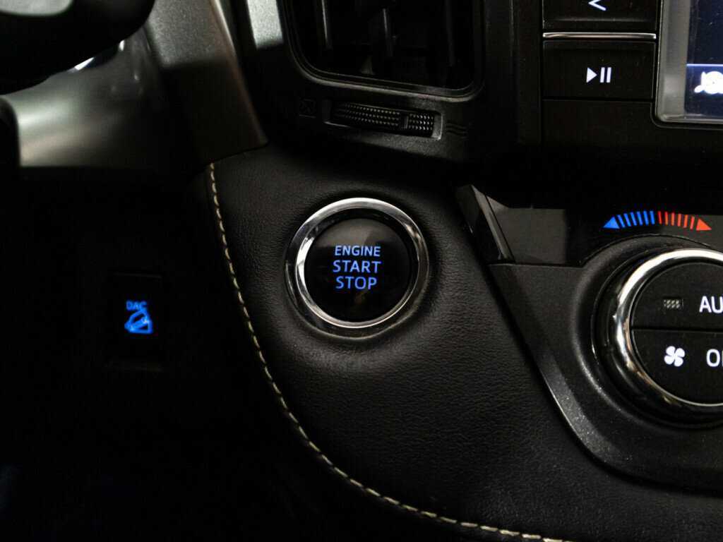 Toyota RAV4 с пробегом — 2017 год. Фото: #20