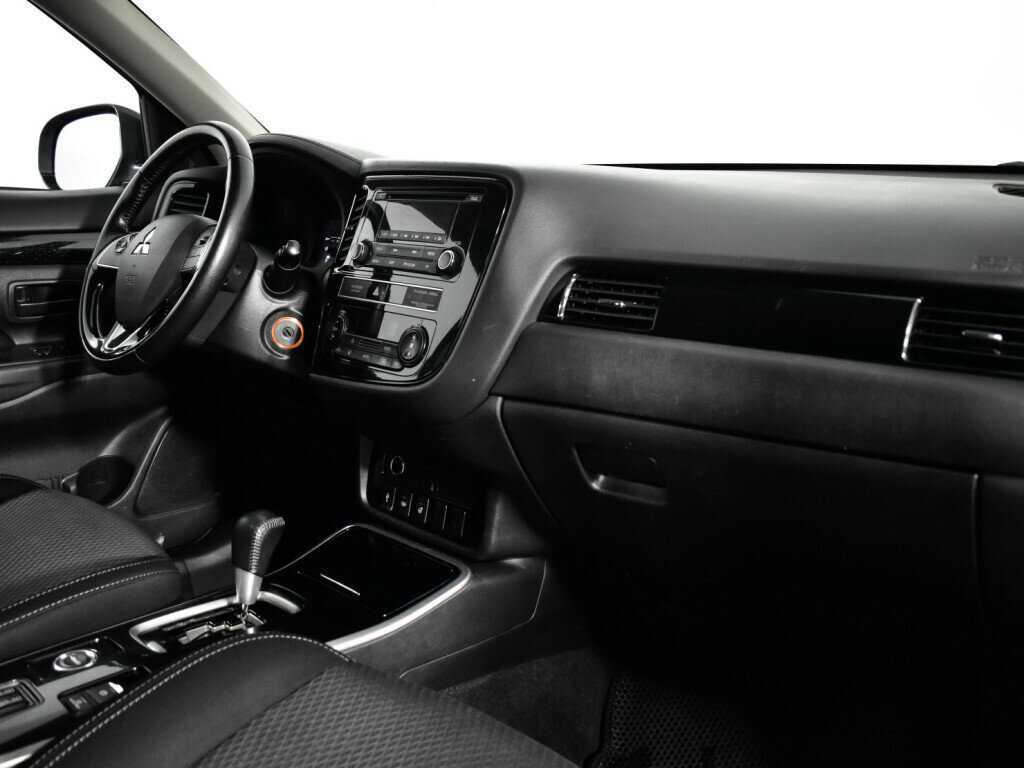 Mitsubishi Outlander с пробегом — 2019 год. Фото: #8