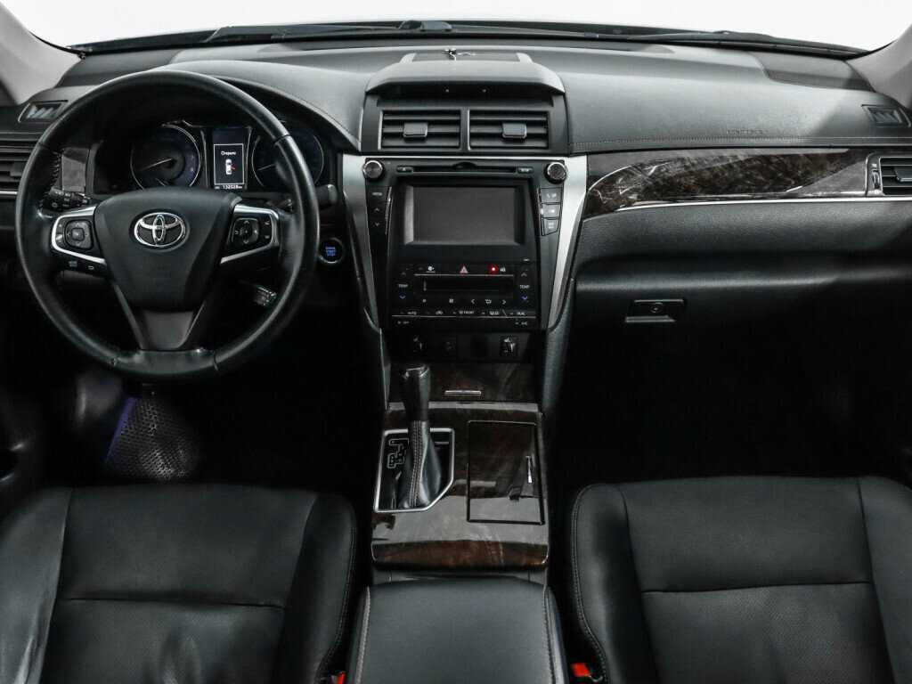 Toyota Camry с пробегом — 2016 год. Фото: #13