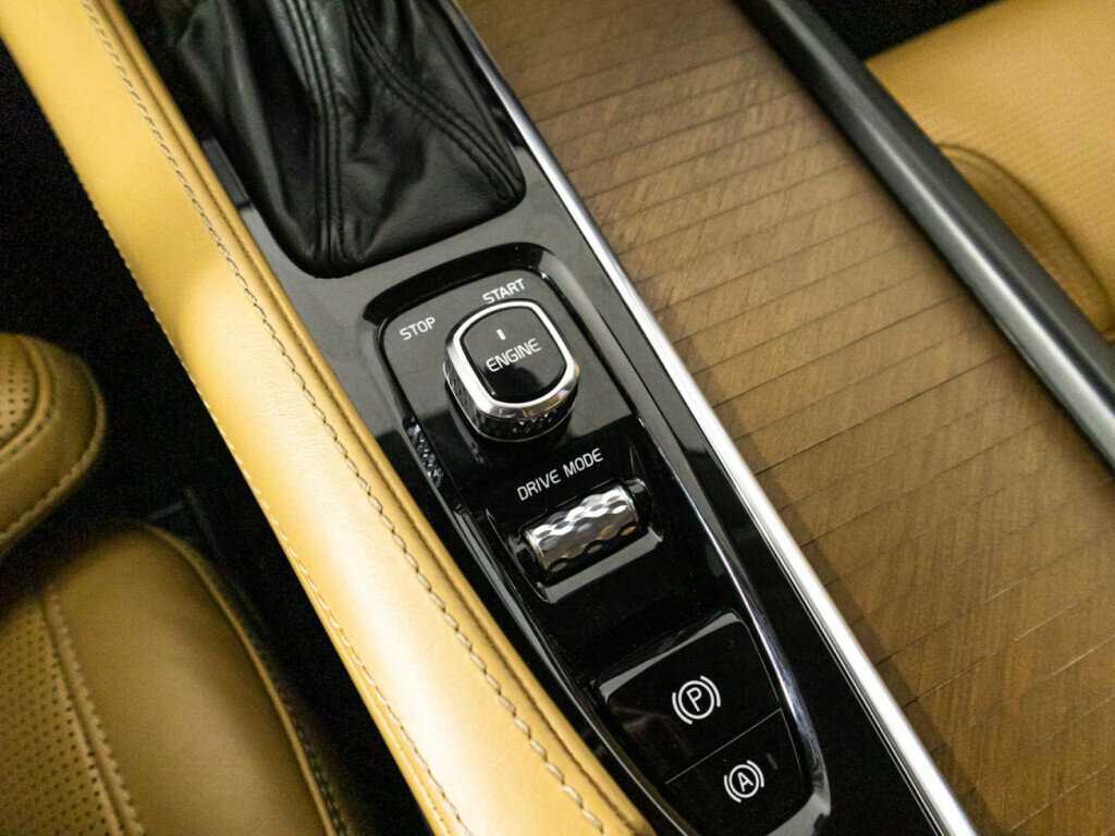 Volvo XC90 с пробегом — 2015 год. Фото: #18